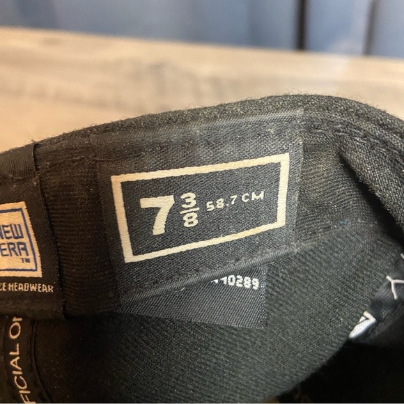 New Era Black and Red Cap with Yellow Pittsburgh Pirates 7 3/8 Size MLB Hat - Picture 9 of 12